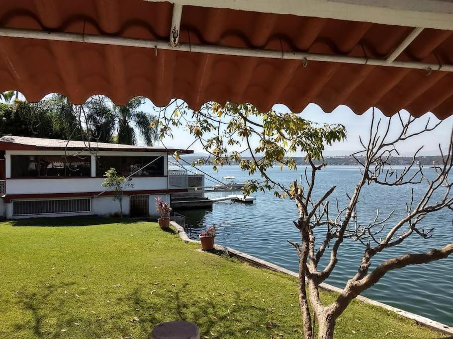 Habitacion Independiente A Pie Del Lago Con Ac Tequesquitengo Ngoại thất bức ảnh